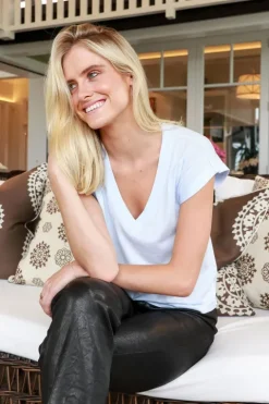 Easy V-Neck Tee